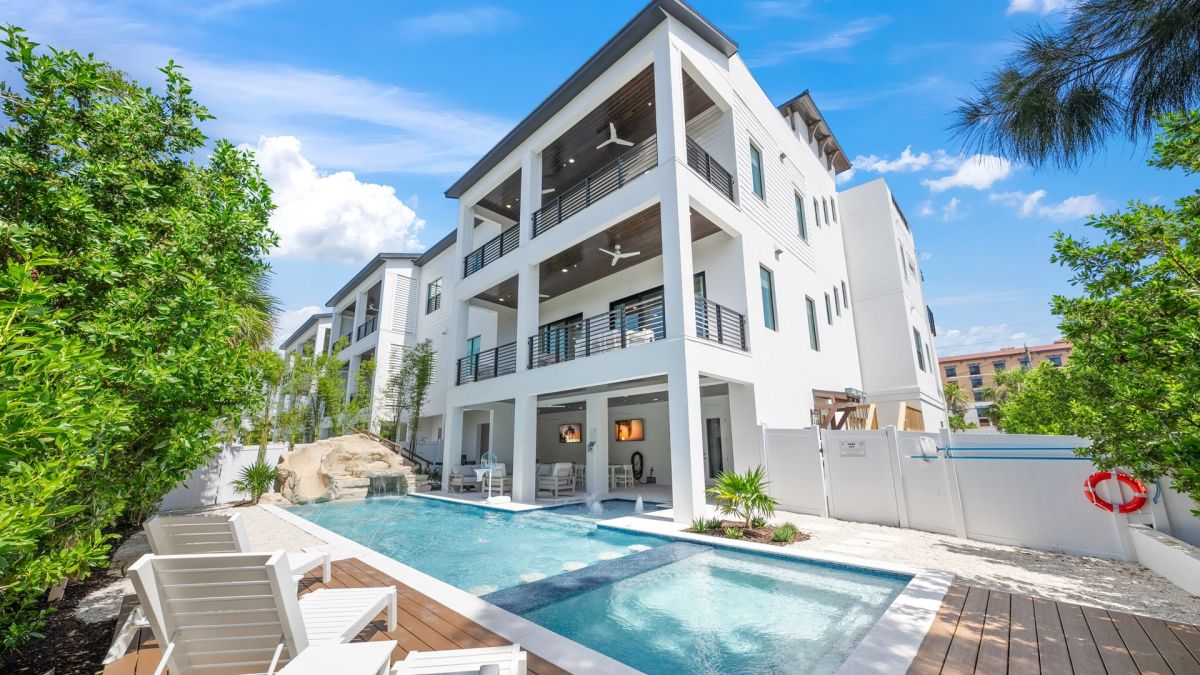 Weekly Beachfront Rentals Beach Gardens: Indulge in Luxury