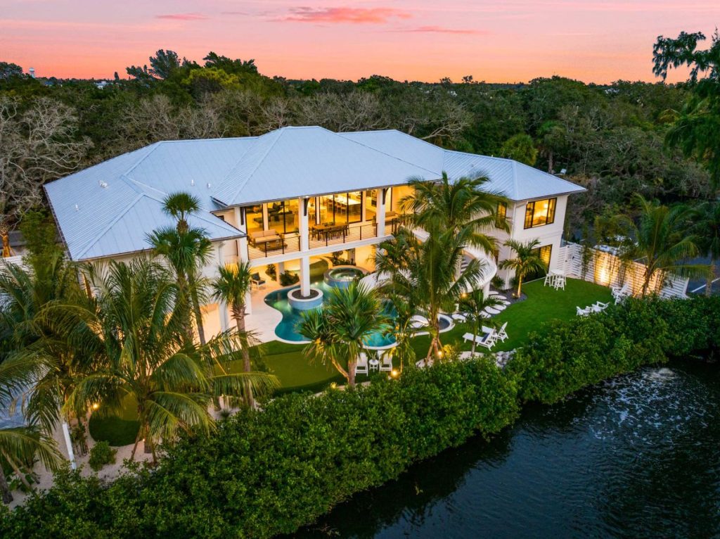 exterior of Siesta Key vacation rental