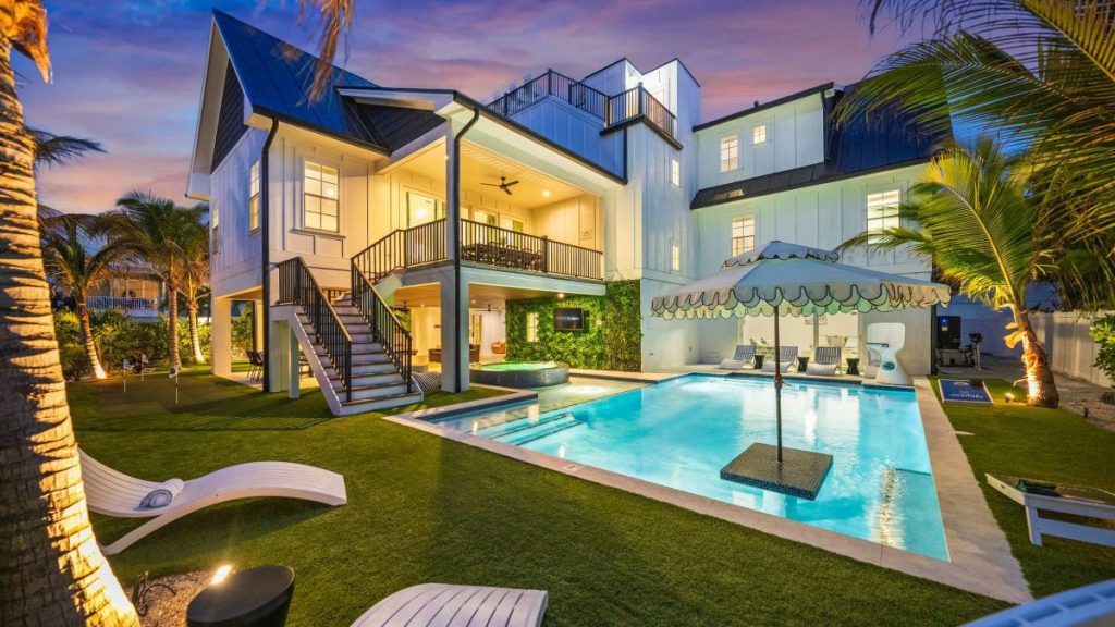 exterior of Anna Maria Island vacation rentals